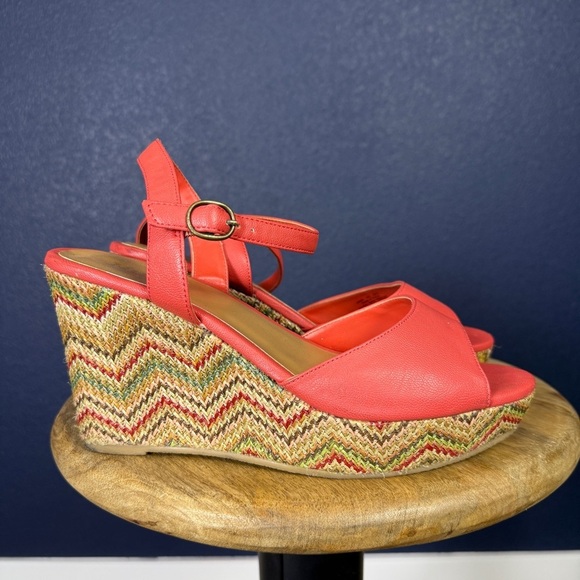 Mudd "Bailey" Coral Wedge Sandals, Size 9.5 - Picture 4 of 7